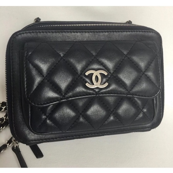 AUTHENTIC Chanel NAVY Leather Quilted Camera Bag - Picture 2 of 8
